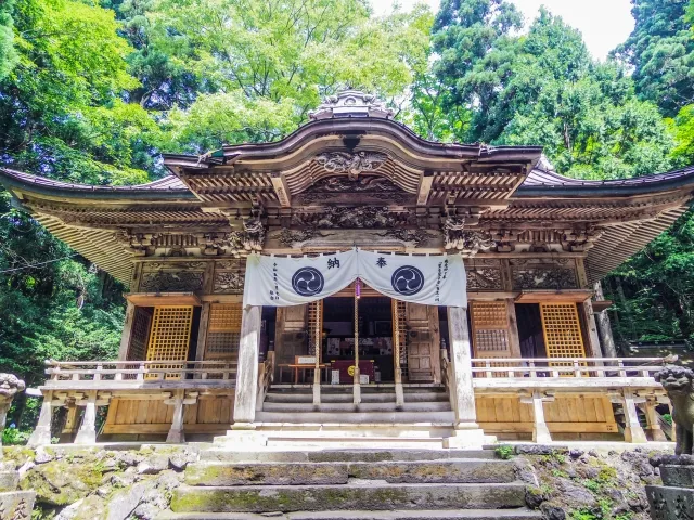 青森県の十和田神社の様子