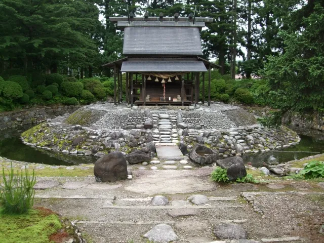 秋田県の唐松神社の様子
