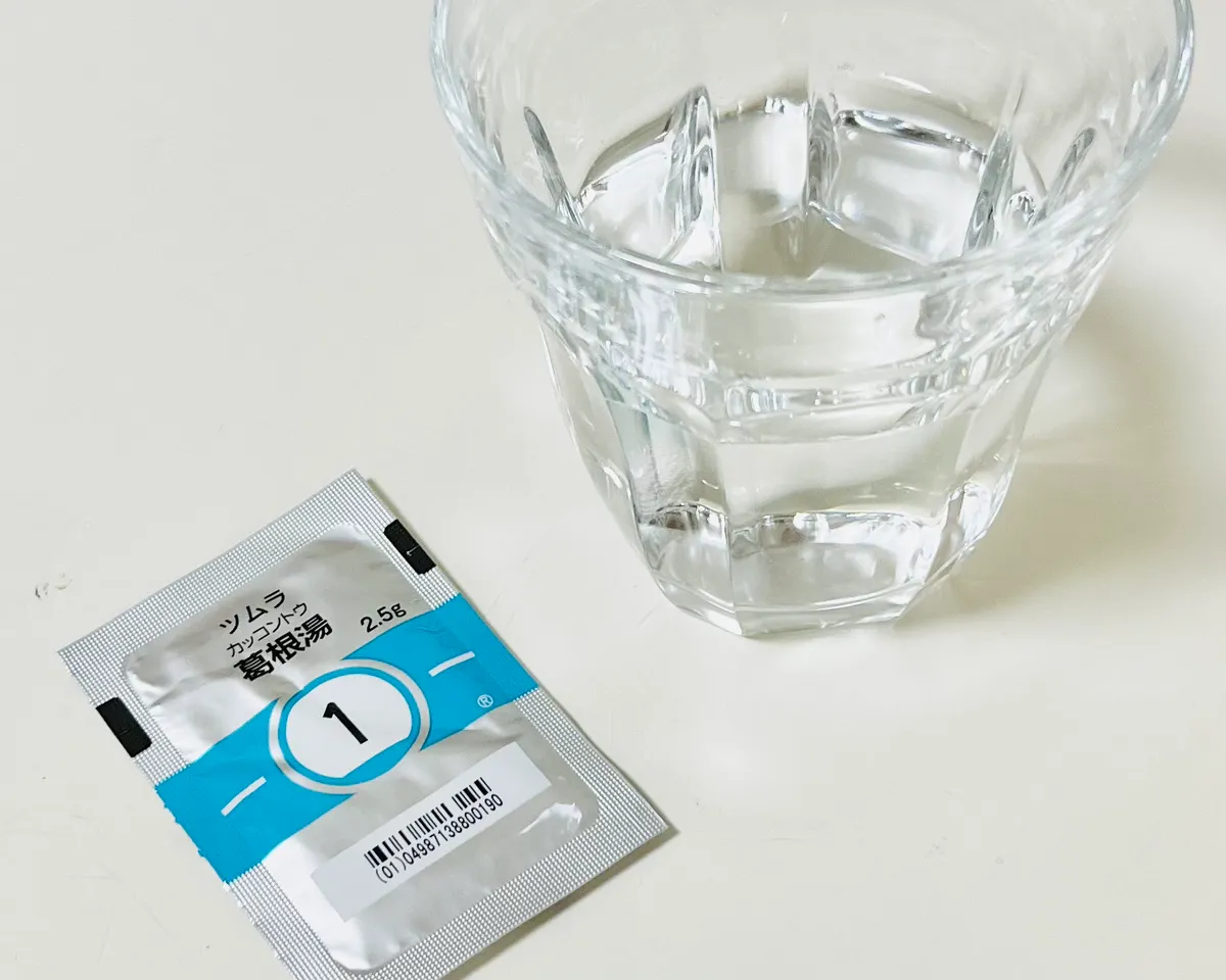 医療用医薬品のツムラ葛根湯と水