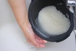 無洗米は洗うべき？水の量は？「知らなきゃ損する」おいしい炊き方！