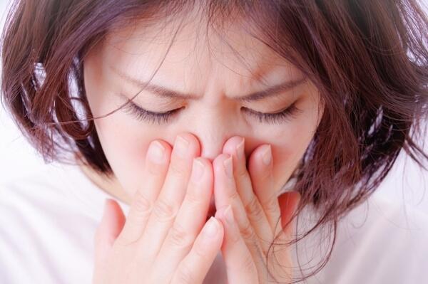 「コンビニで酔い止めは買える？」薬剤師が外出中のピンチを解決！