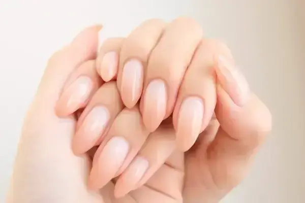 妊娠中のジェルネイルはいつまでOK？外す理由や注意点を助産師が解説